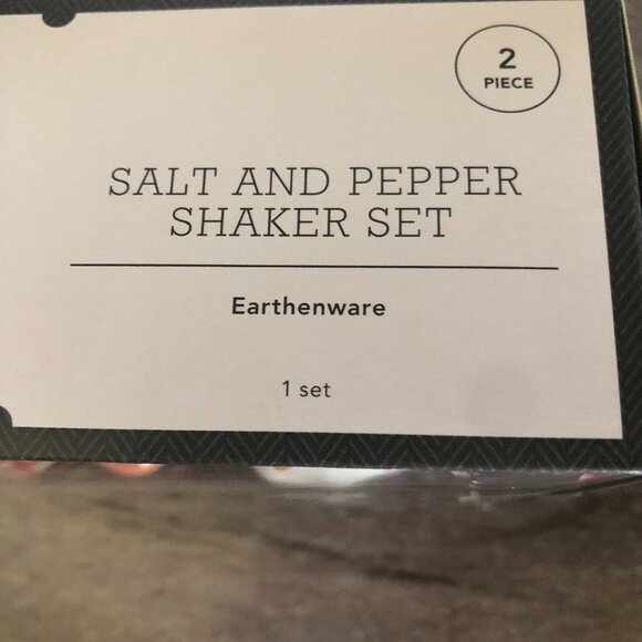 THRESHOLD MR AND MRS CLAUS SALT AND PEPPER SHAKER SET EARTHENWARE NEW IN BOX - Picture 3 of 4